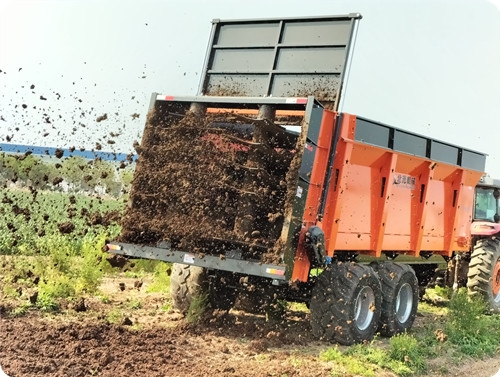 郴州大型農(nóng)田撒糞車